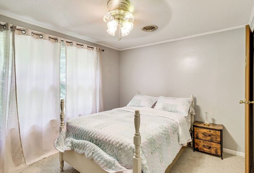 Family Friendly Home W/ Grill: 15 Mi To Baltimore!