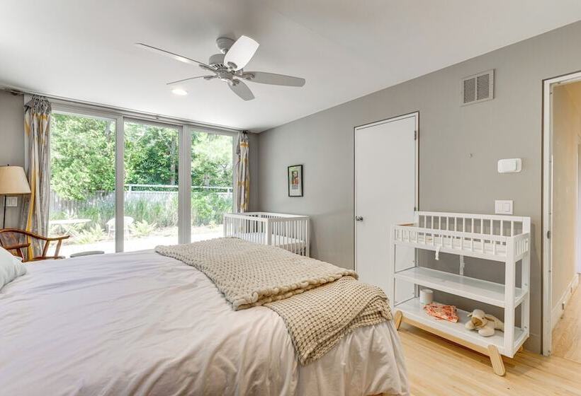 Hamptons Home W/ Private Pool, 1 Mi To Beach!