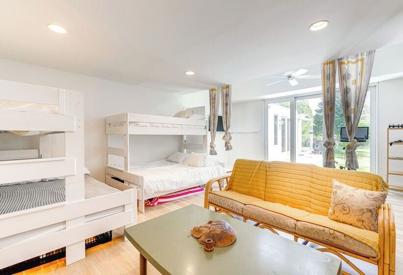 Hamptons Home W/ Private Pool, 1 Mi To Beach!
