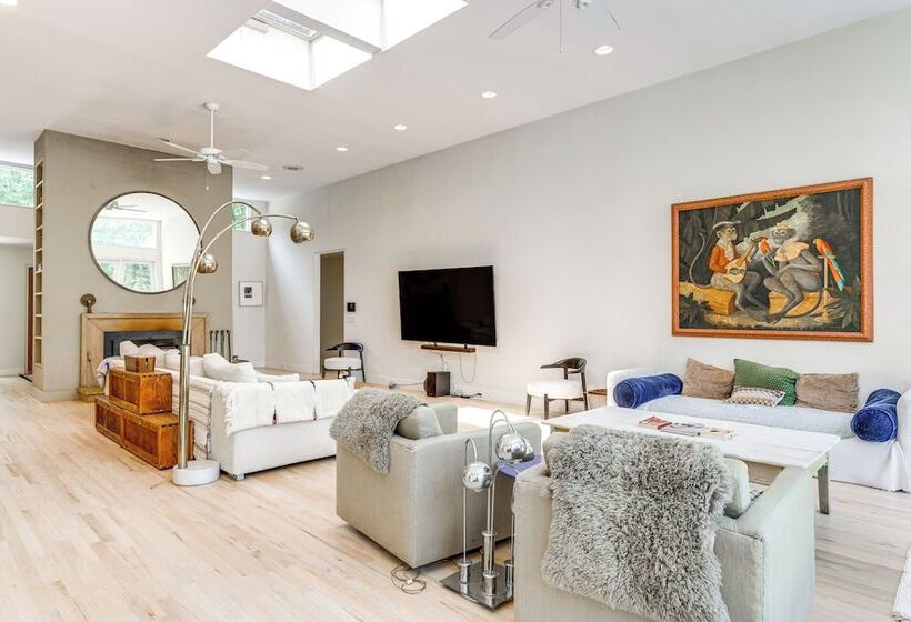 Hamptons Home W/ Private Pool, 1 Mi To Beach!