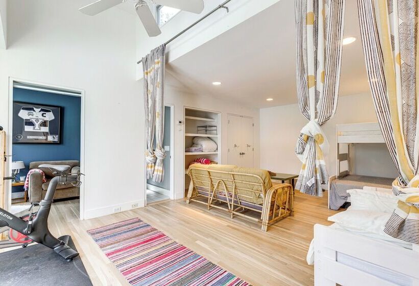 Hamptons Home W/ Private Pool, 1 Mi To Beach!