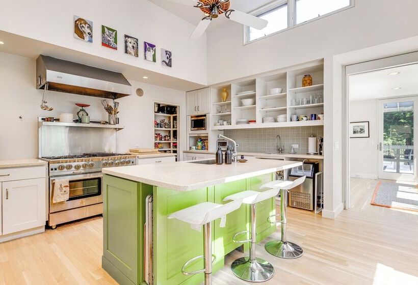 Hamptons Home W/ Private Pool, 1 Mi To Beach!