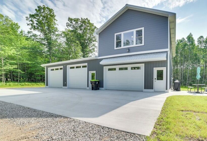 Higgins Lake Barndominium W/ Boat Parking!