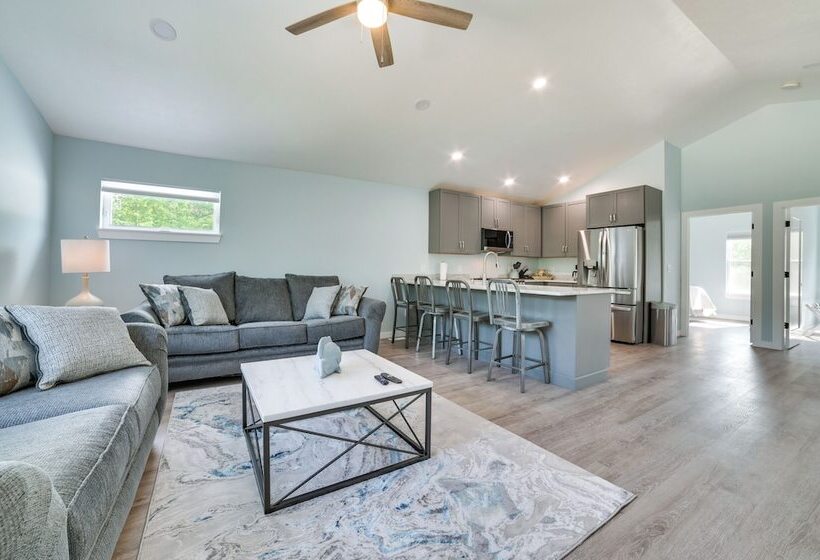 Higgins Lake Barndominium W/ Boat Parking!