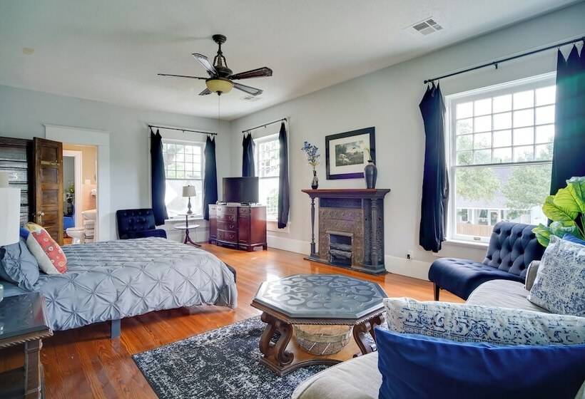 Historic Lake Charles Estate: Walk To Downtown!