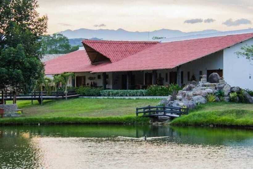 Отель Brisas La Gaviota Mariquita Tolima