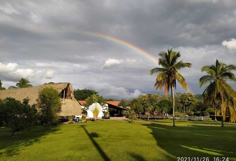 Отель Brisas La Gaviota Mariquita Tolima