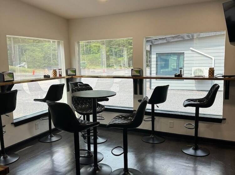 فندق Golden Pond Cabins