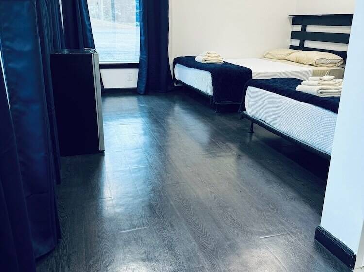 فندق Golden Pond Cabins