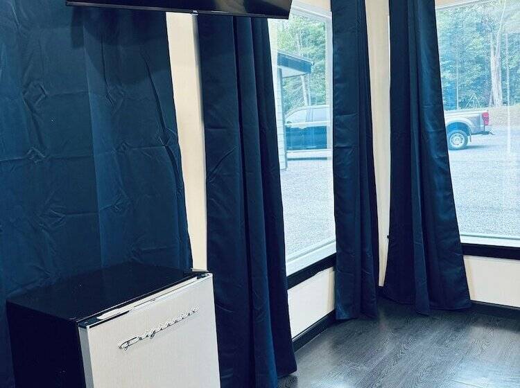 فندق Golden Pond Cabins