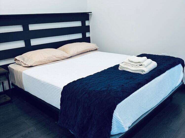 فندق Golden Pond Cabins