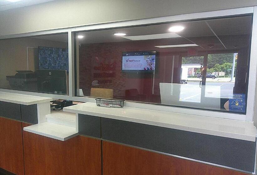 호텔 Hometowne Studios By Red Roof Richmond Airport Sandston