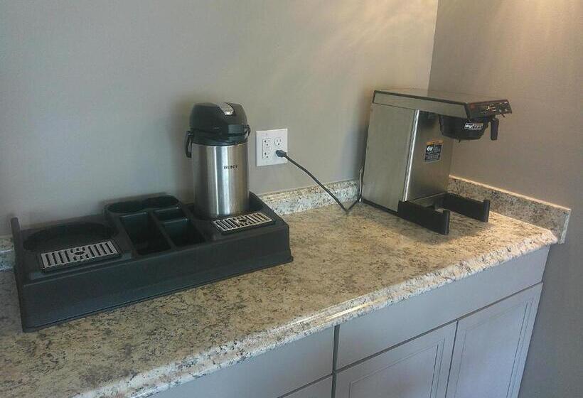 בית מלון כפרי Hometowne Studios By Red Roof Richmond   Airport Sandston