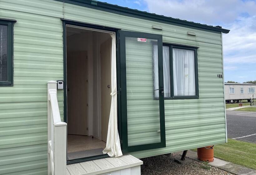 Отель Peaceful Millfield Caravan Park Skegness 4 Bed