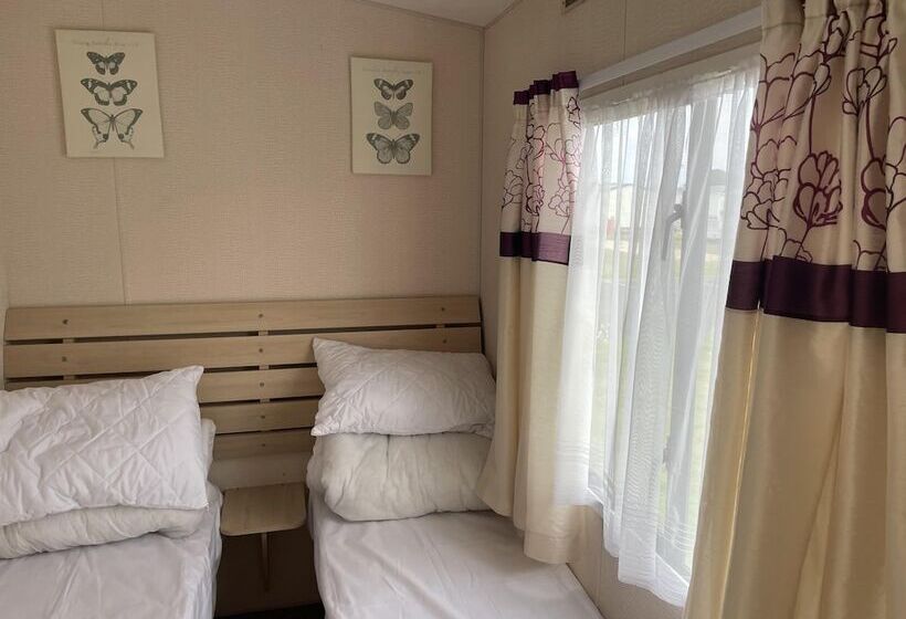 Отель Peaceful Millfield Caravan Park Skegness 4 Bed