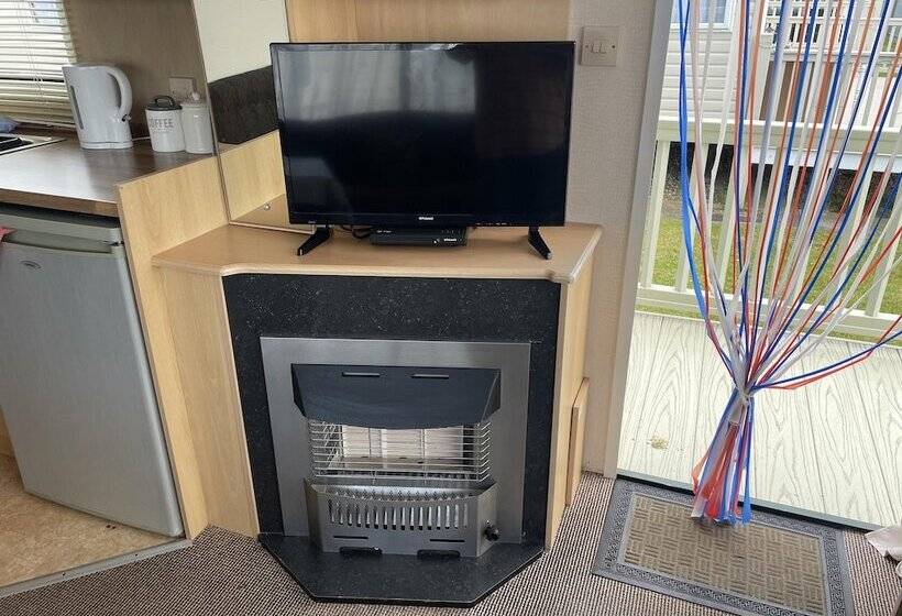 Отель Peaceful Millfield Caravan Park Skegness 4 Bed