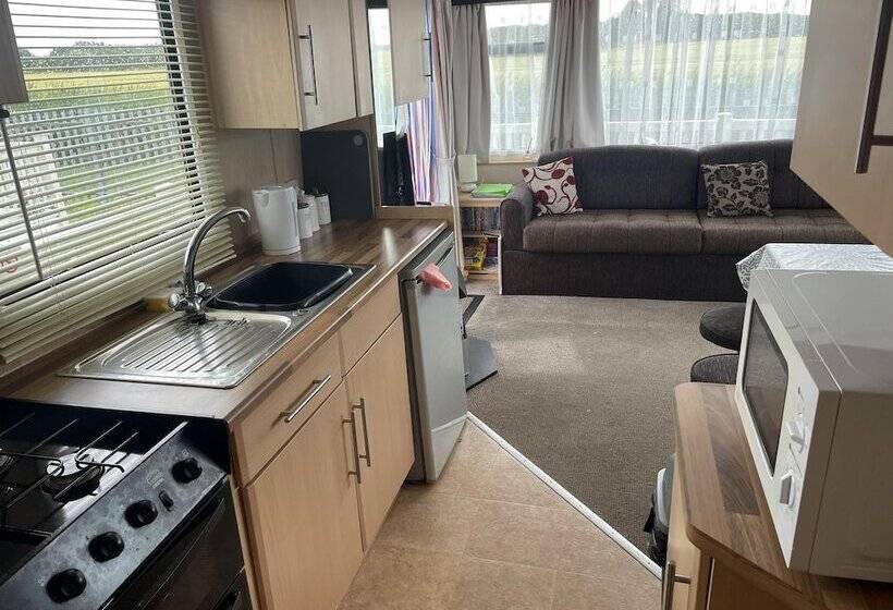 Отель Peaceful Millfield Caravan Park Skegness 4 Bed