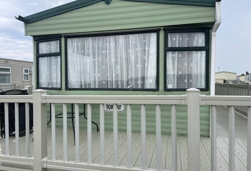 Отель Peaceful Millfield Caravan Park Skegness 4 Bed