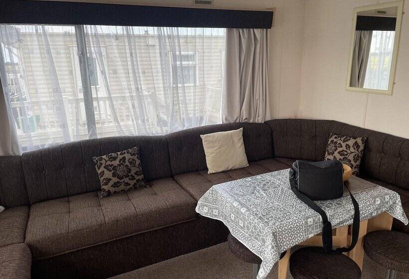 Отель Peaceful Millfield Caravan Park Skegness 4 Bed