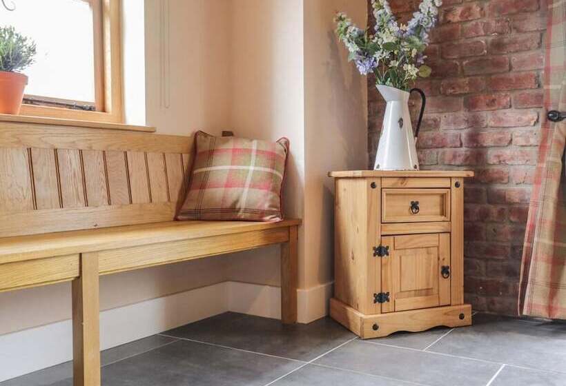 Сельский отель Cosy Countryside Barn Retreat In Corwen