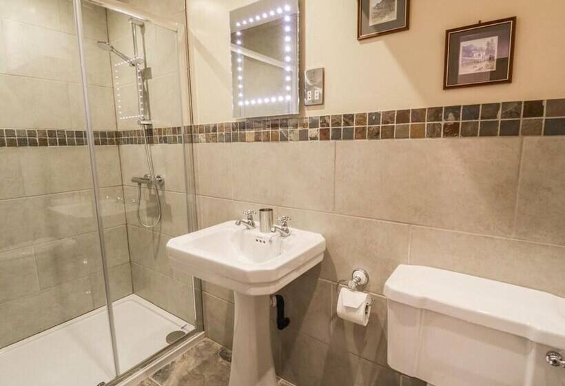 Сельский отель Cosy Countryside Barn Retreat In Corwen