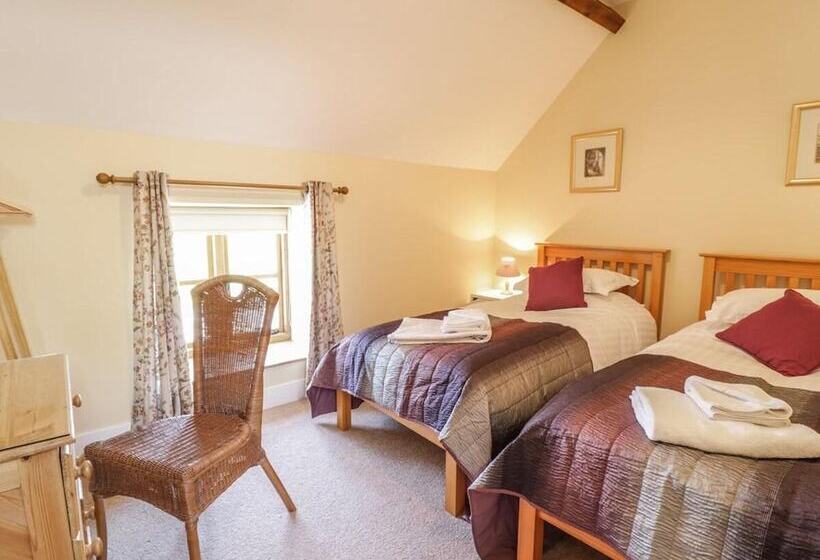 Сельский отель Cosy Countryside Barn Retreat In Corwen