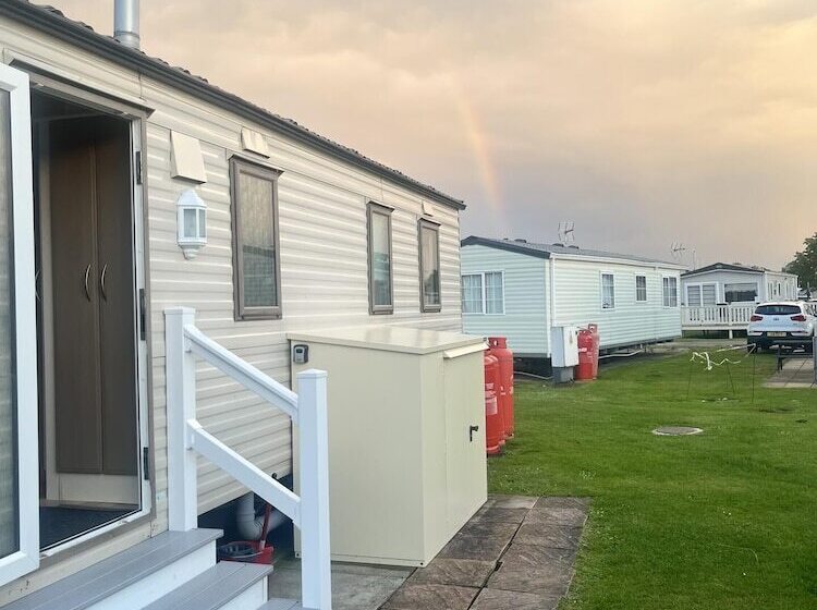 호텔 Seaside Escape Lodge At Martello Beach, Jaywick