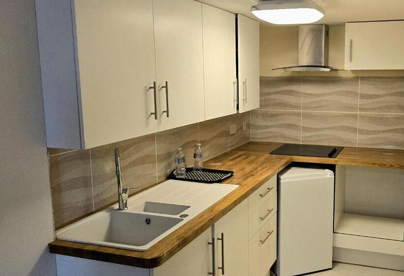 فندق The Carmichael   Hull City Centre