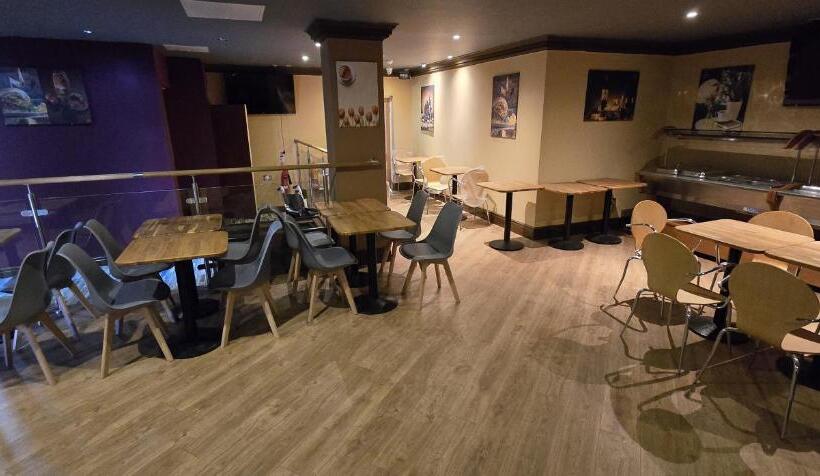 فندق The Carmichael   Hull City Centre