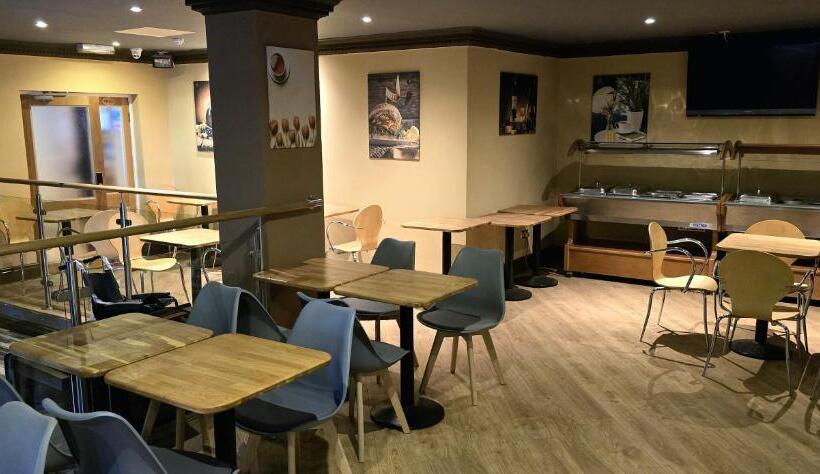 فندق The Carmichael   Hull City Centre