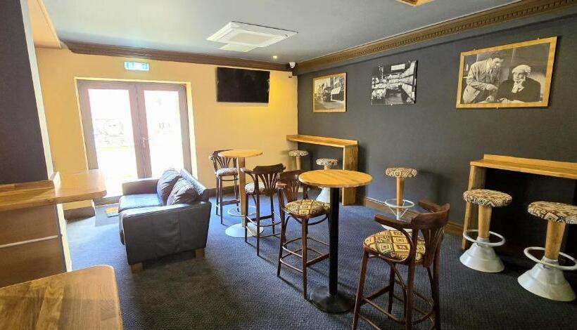 فندق The Carmichael   Hull City Centre