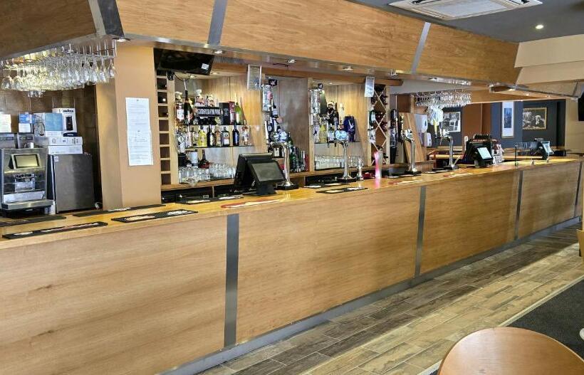 فندق The Carmichael   Hull City Centre