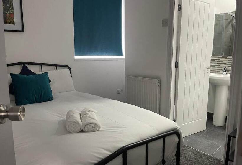 Отель The Court House