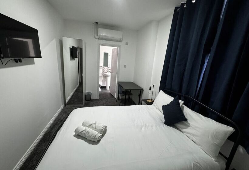 Отель The Court House