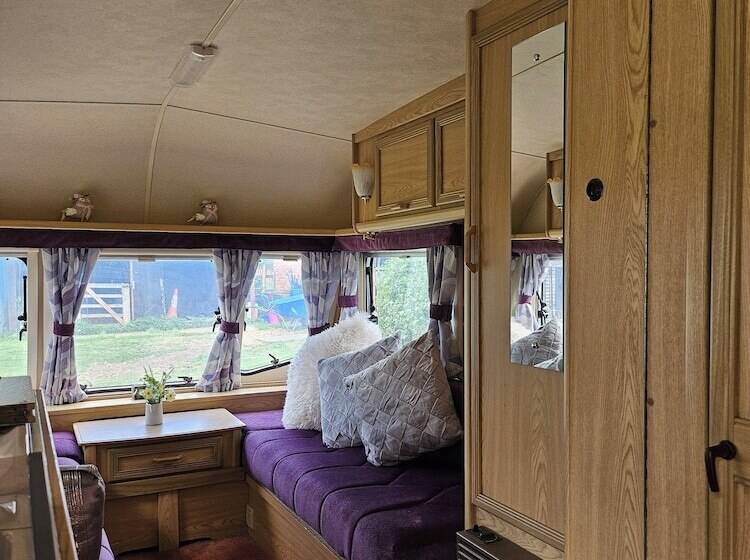 Отель Tranquil Equestrian Escape   Sleeps 2