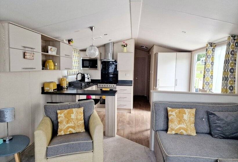 Отель Tranquil Lodge Retreat In Beattock