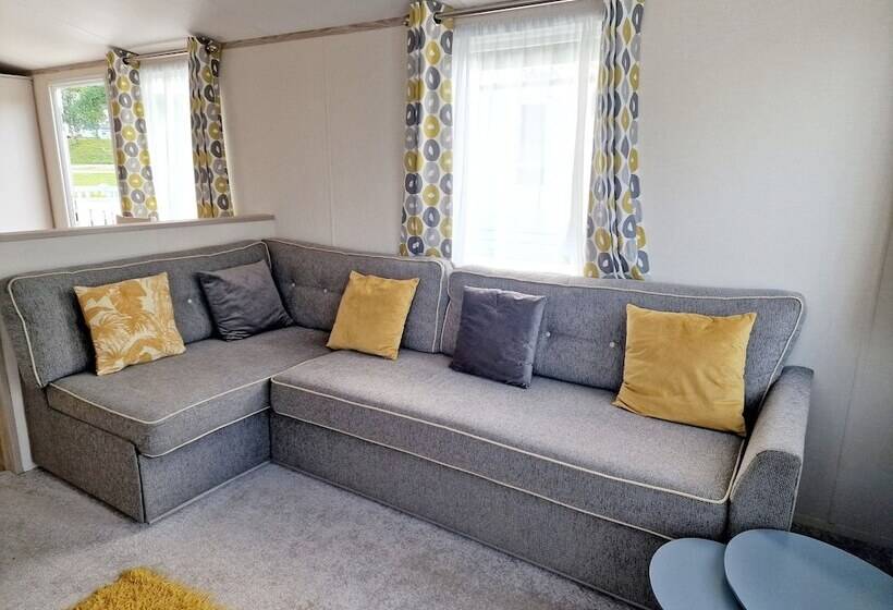 Отель Tranquil Lodge Retreat In Beattock