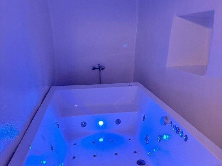 هتل White Sand Jacuzzi Suite
