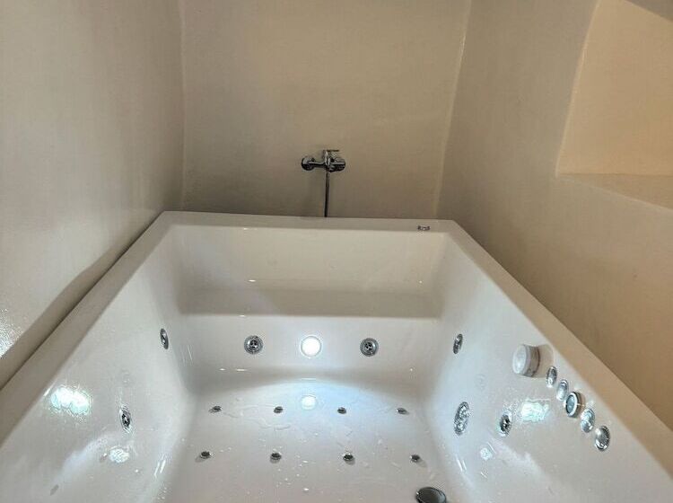 هتل White Sand Jacuzzi Suite