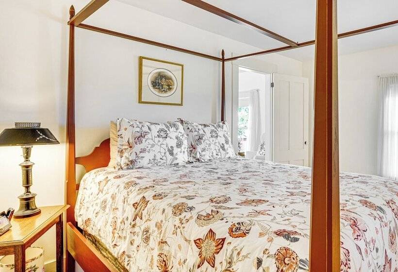 Idyllic Vermont Farmhouse: Mtn Views On 200 Acres!