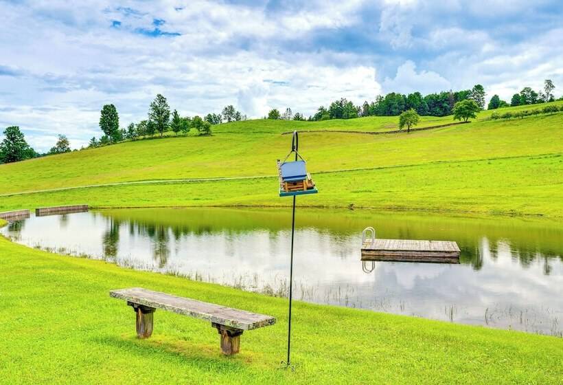 Idyllic Vermont Farmhouse: Mtn Views On 200 Acres!