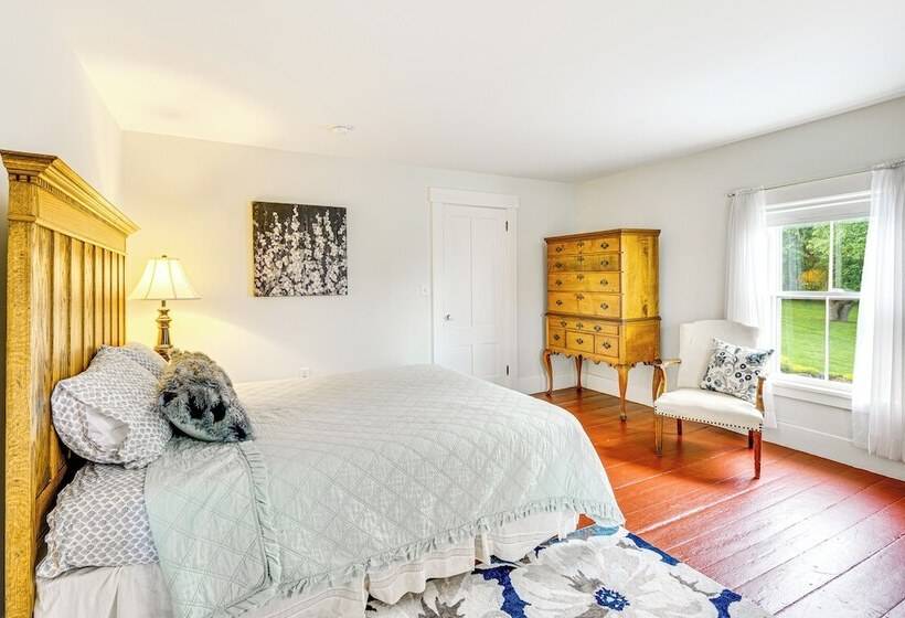 Idyllic Vermont Farmhouse: Mtn Views On 200 Acres!