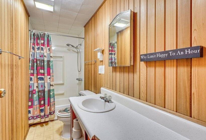 Inlet Lakefront Home: Private Dock & Beach Access!