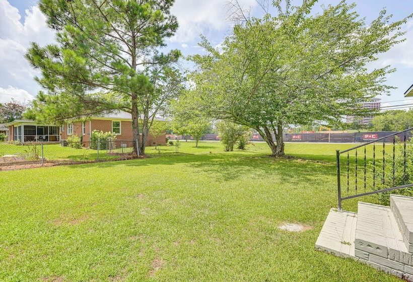 Inviting Jacksonville Home < Half Mi To University