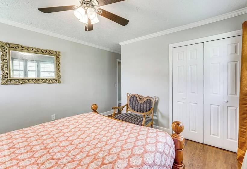 Inviting Jacksonville Home < Half Mi To University