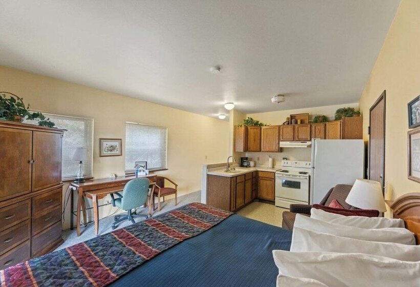 Iron Ridge Inn Motel