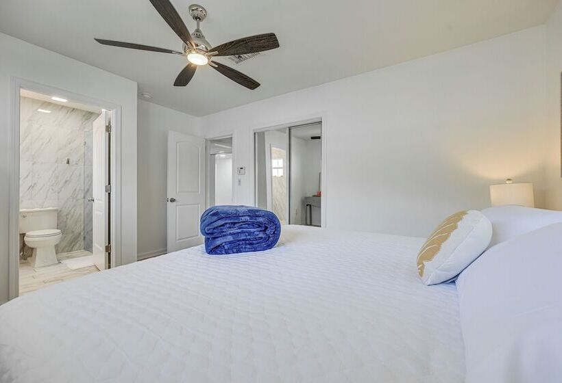 Jacksonville Beach Home W/ Yard, Walk To Shore