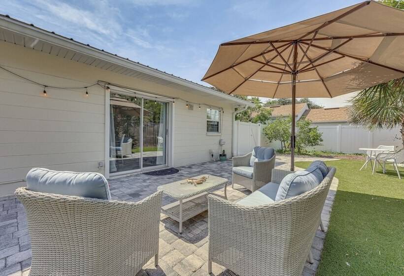 Jacksonville Beach Home W/ Yard, Walk To Shore