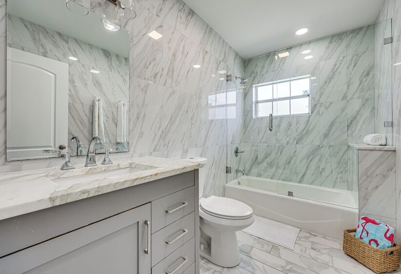 Jacksonville Beach Home W/ Yard, Walk To Shore