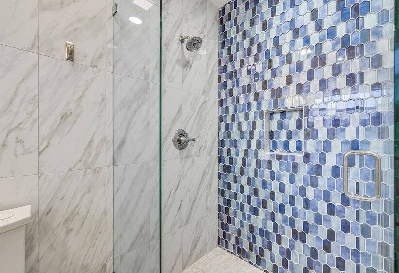 Jacksonville Beach Home W/ Yard, Walk To Shore